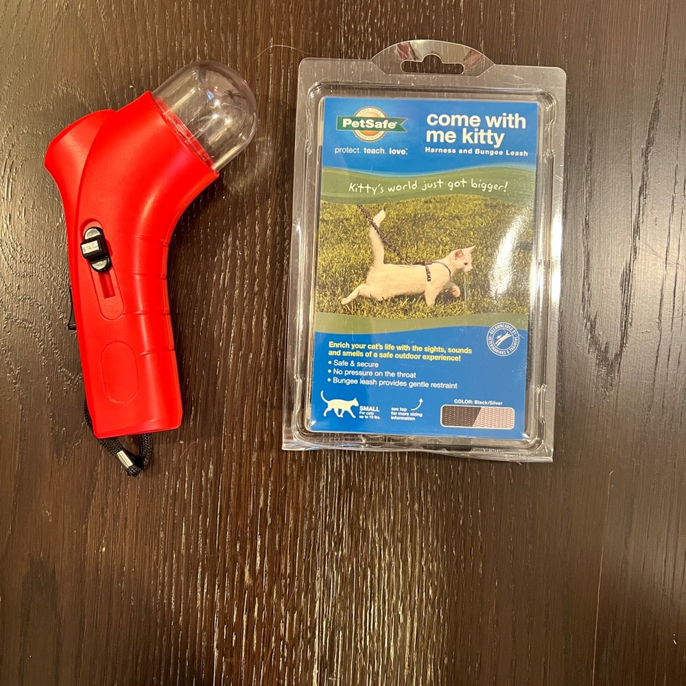 Lot of 2: Treat launcher & Cat Harness leash Sz. S *MSRP: $34+tax retail